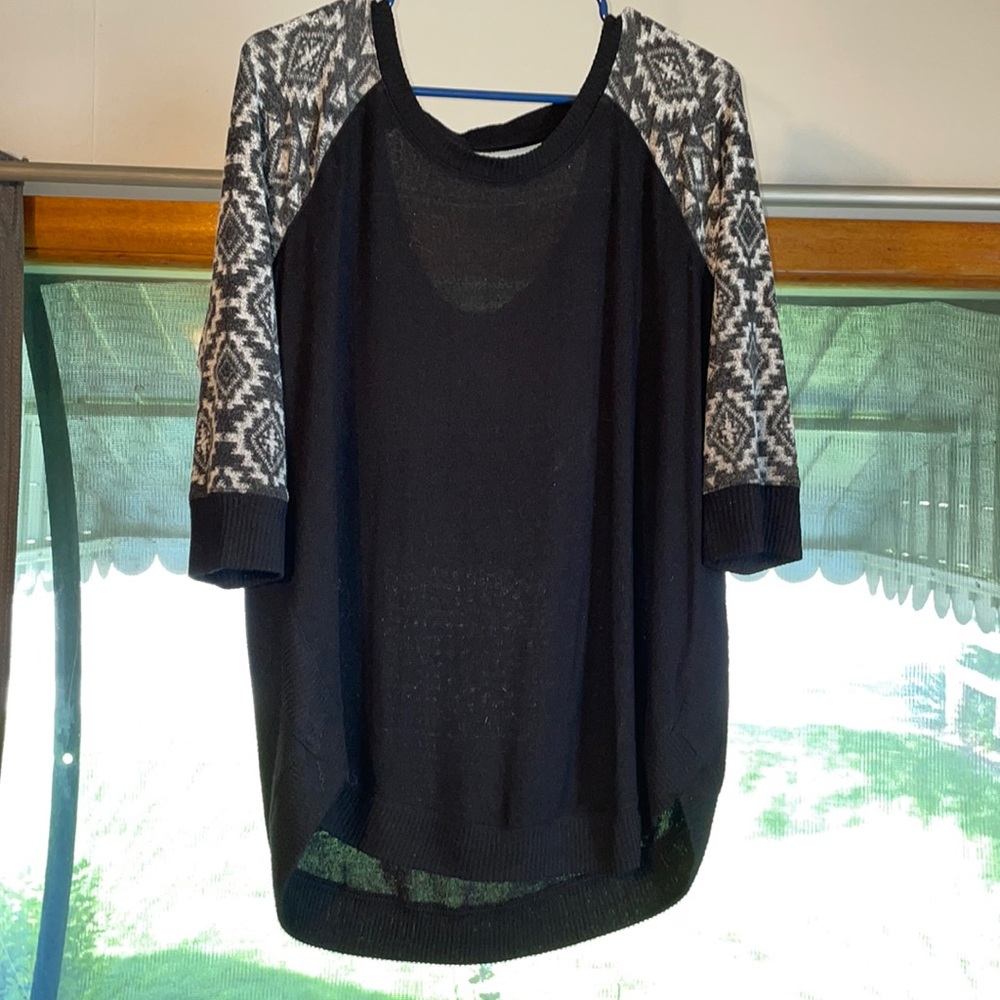 EUC women’s size L sweater.